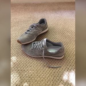 New Balance Women’s 696